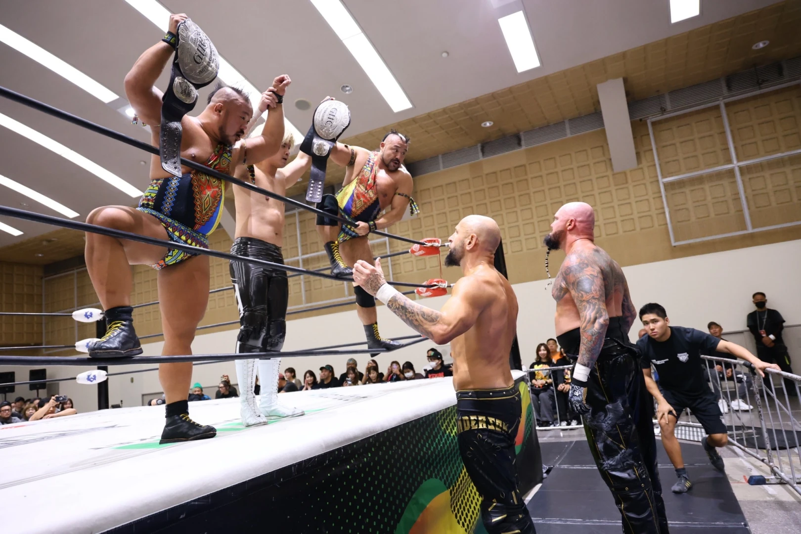 【10.17長野バックステージコメント】タッグ王者・征矢が地元メインでGBに反撃! 来年20周年興行の長野開催を公約「王者で戻ってくるぜ!」▼北宮がLTJ狩りで翌日15周年興行へ弾み▼両国へ煌牙がYoshikiにバッチバチ喧嘩腰▼GHCジュニア王者・カイとG-REX王者・小峠がベルト比べ?