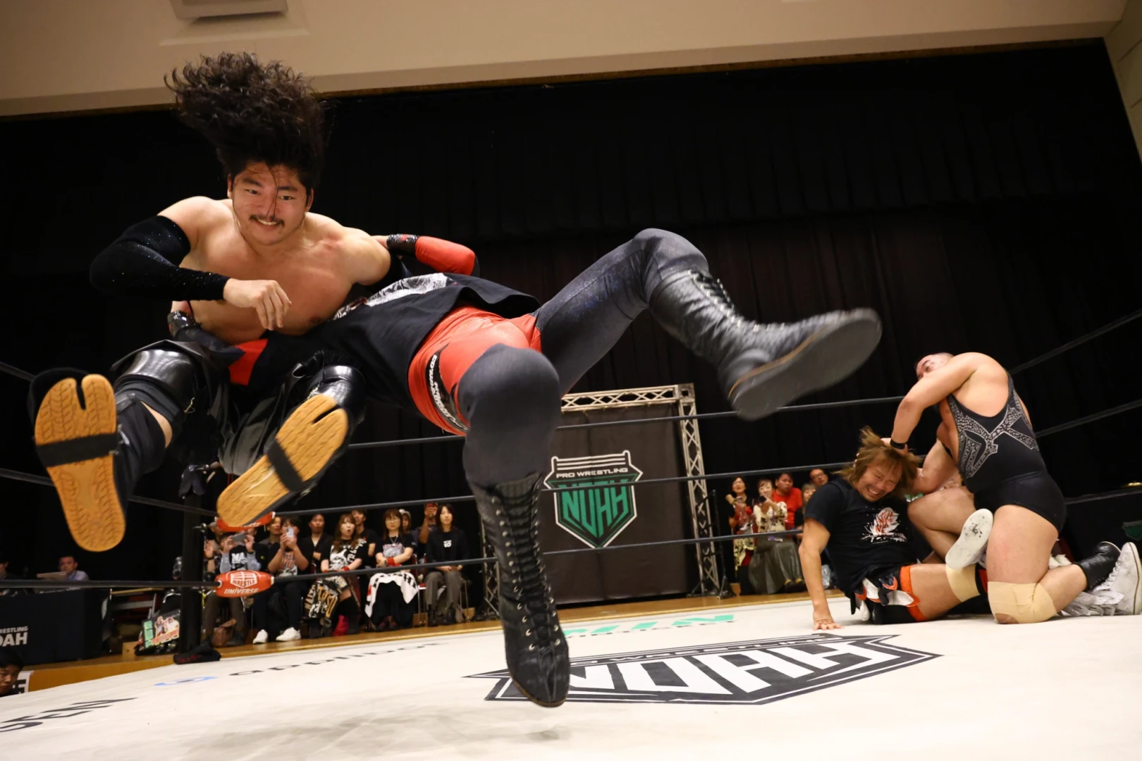 【10.20保土ヶ谷・バックステージコメント】両国最終前哨戦はOZAWA! 王者・内藤眼前で完璧“逆”デスティーノ発射▼マイキー・ニコルスが10年半ぶり電撃登場でシェイン援護!▼ベインの素顔あらわ…両国直前でジュニア王者カイが暴挙▼両国へ煌牙が“御三家”公開糾弾 ブチ切れYoshikiと収拾不能の大乱闘